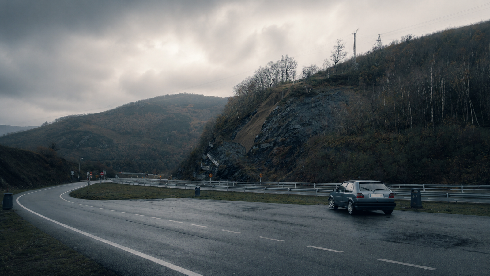Coche en una carretera de montaña como símbolo de recorrido, decisiones y construcción de patrimonio