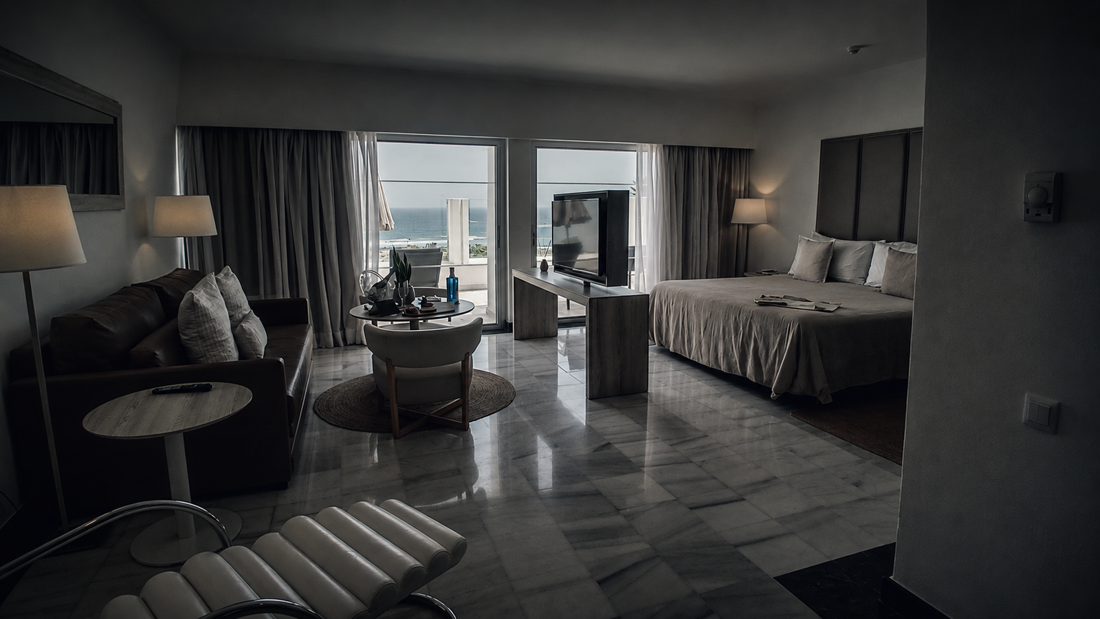 Habitación tranquila frente al mar como símbolo de liquidez, seguridad y margen de decisión