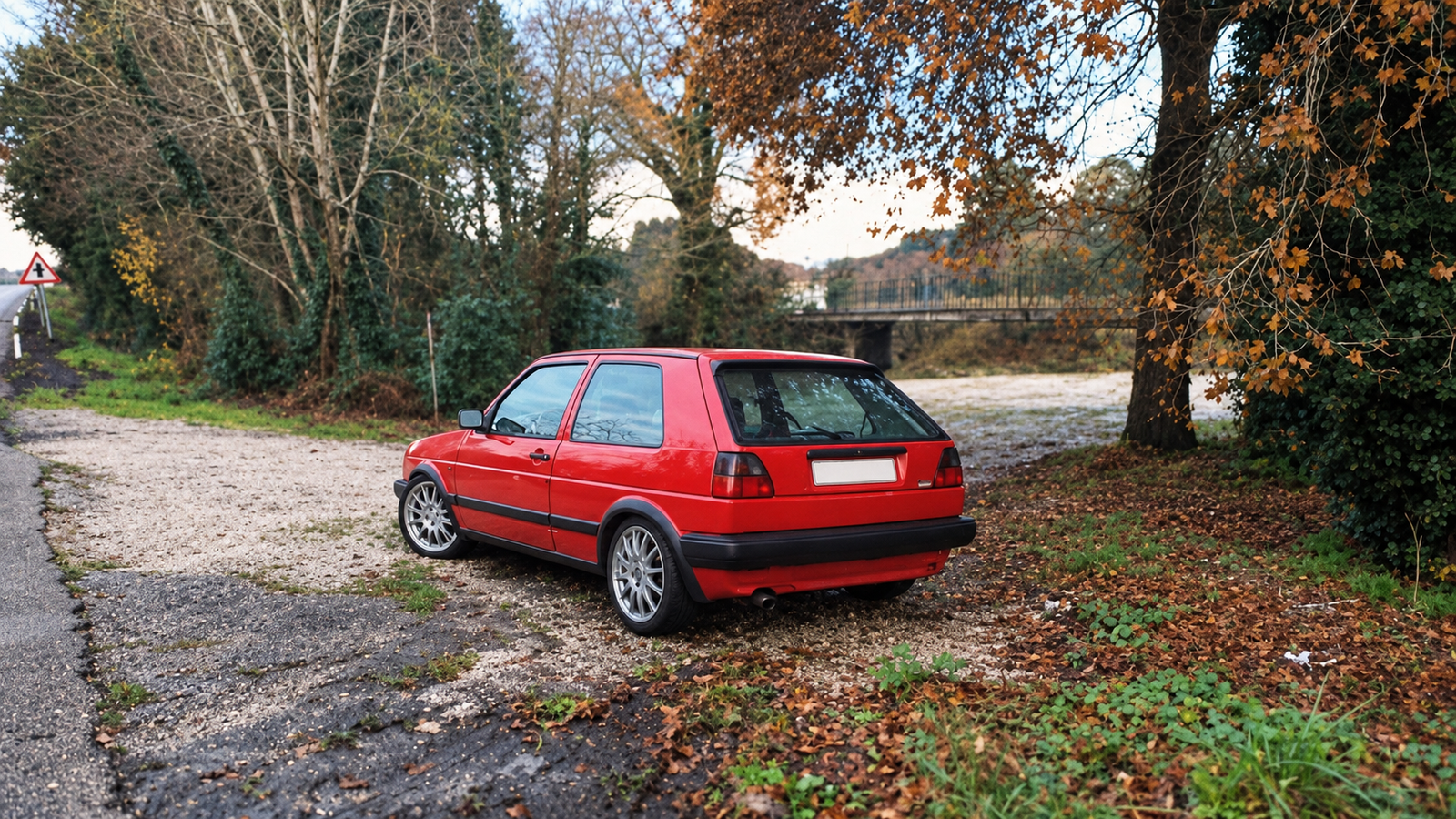 Volkswagen Golf Mk2 rojo modificado años atrás